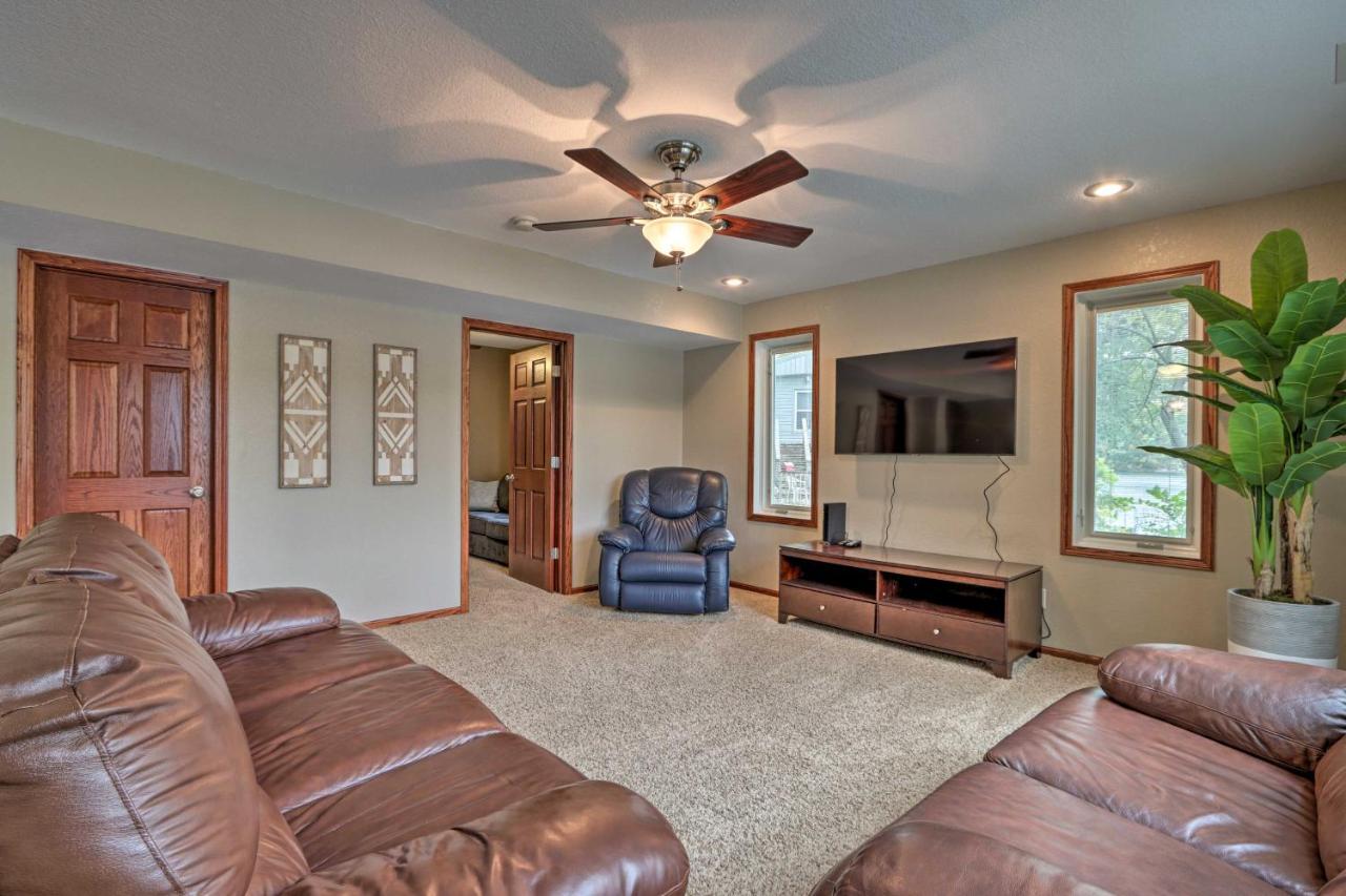 Ideally Located Waterfront Home With Private Dock! Camdenton Exterior photo