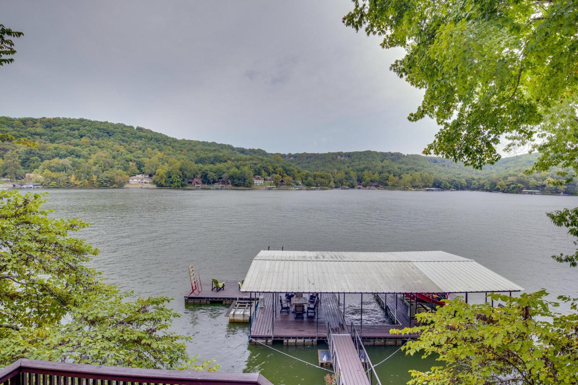 Ideally Located Waterfront Home With Private Dock! Camdenton Exterior photo