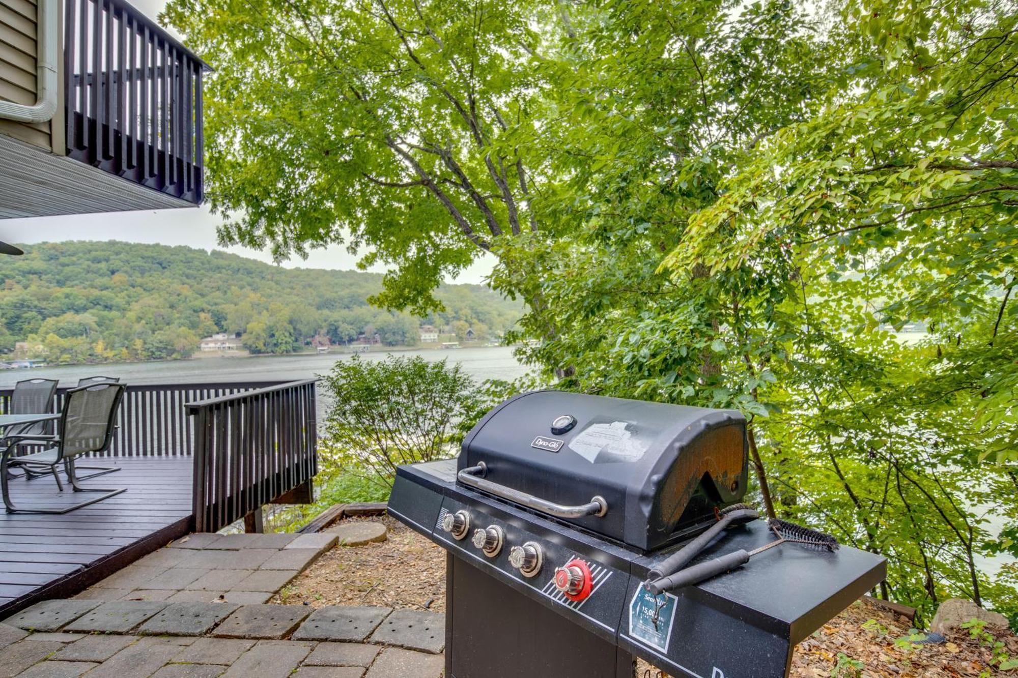 Ideally Located Waterfront Home With Private Dock! Camdenton Exterior photo