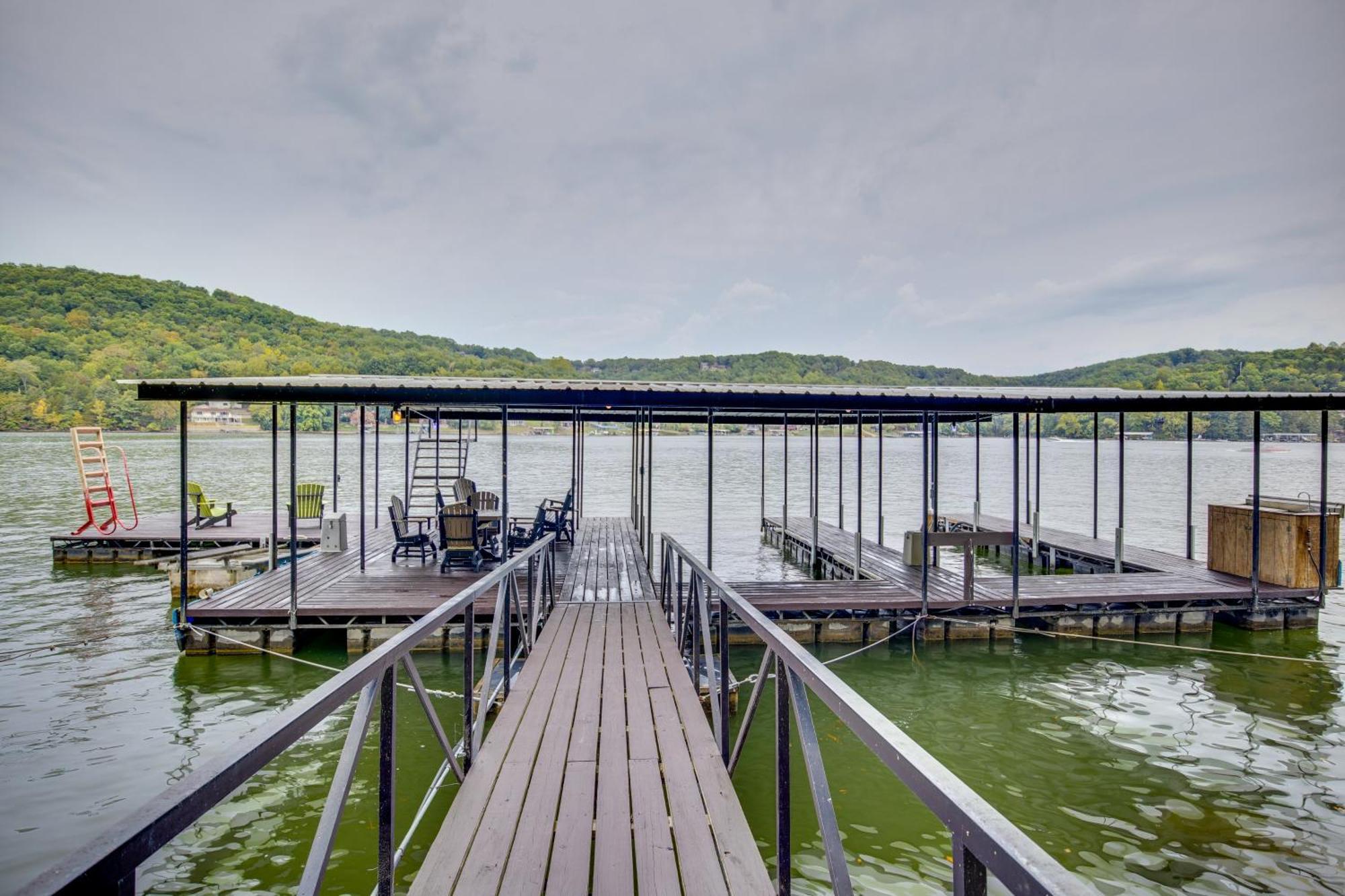 Ideally Located Waterfront Home With Private Dock! Camdenton Exterior photo