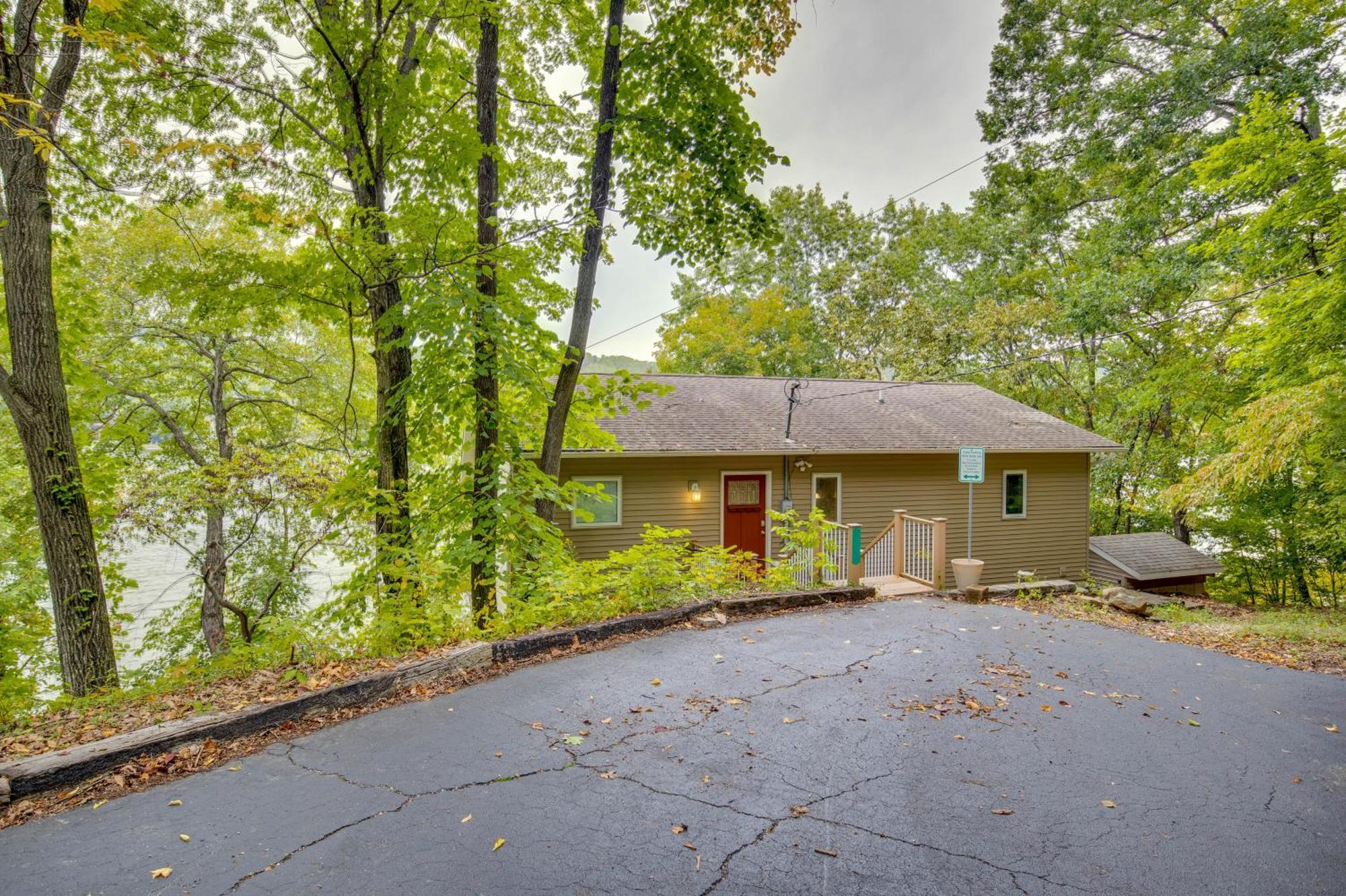 Ideally Located Waterfront Home With Private Dock! Camdenton Exterior photo